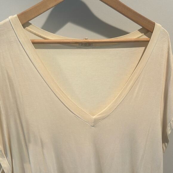 POL Medium Burnout V-Neck Tee - Picture 2 of 6